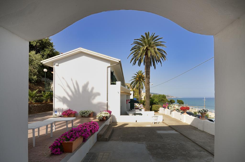 Blue Beach Bussana Dış mekan fotoğraf