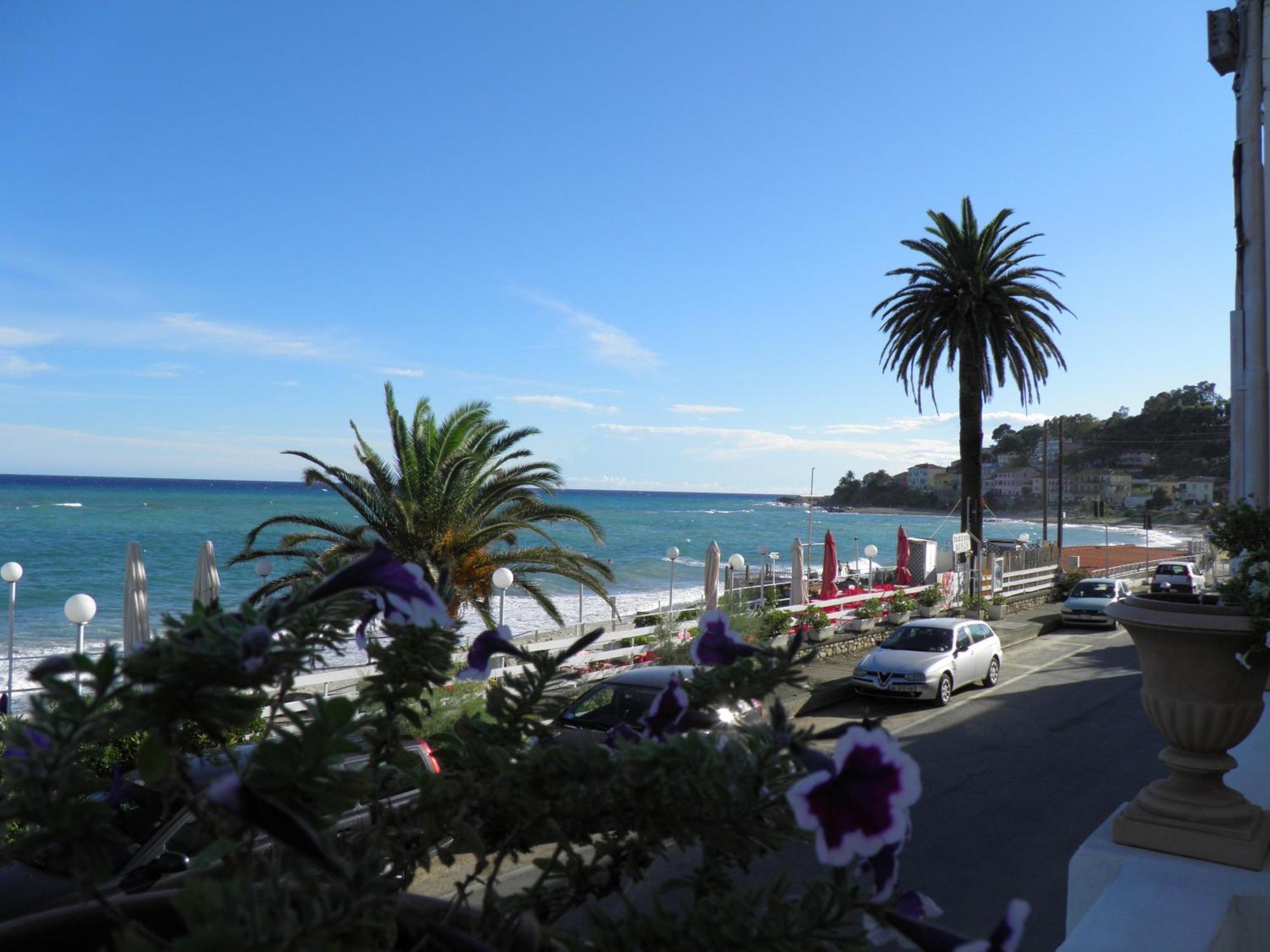 Blue Beach Bussana Dış mekan fotoğraf