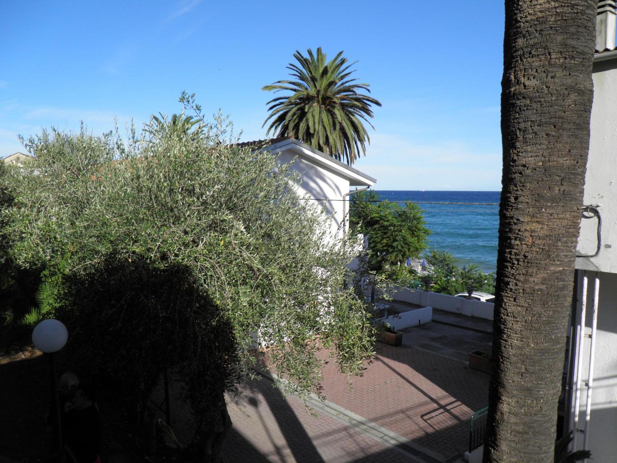 Blue Beach Bussana Dış mekan fotoğraf