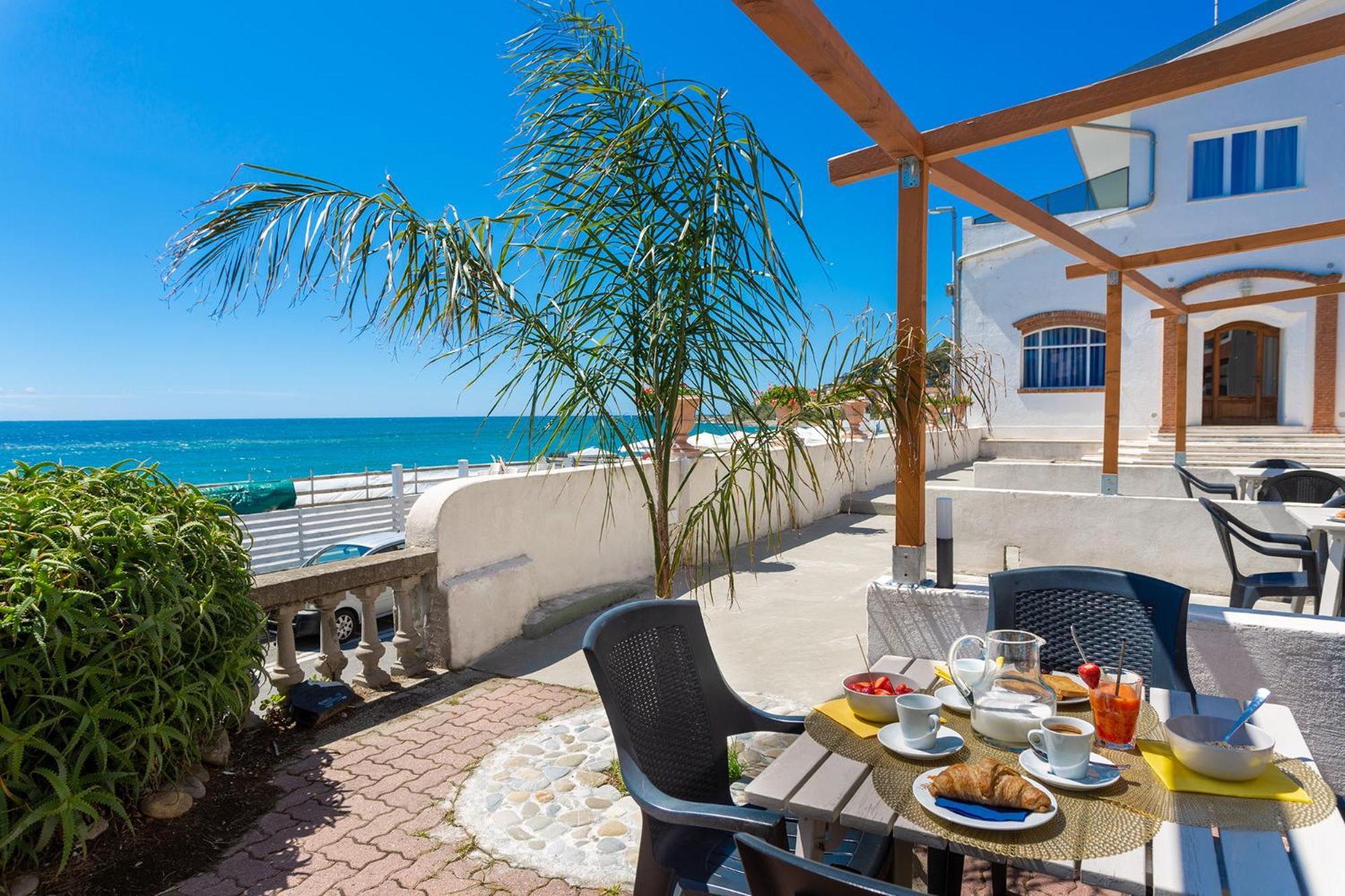 Blue Beach Bussana Dış mekan fotoğraf